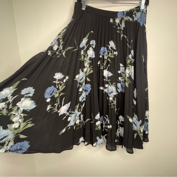 Vince Camuto Pleated Floral Midi Skirt Size 2 - Picture 2 of 5